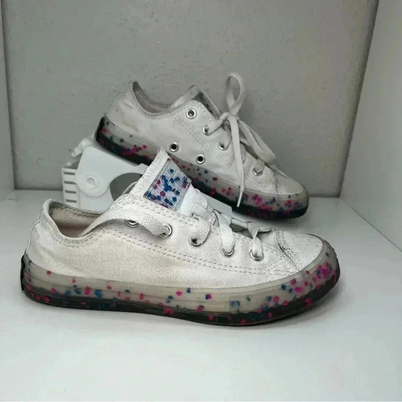 KIDS CONVERSE ALL STAR WHITE WITH SPRINKLED PINK AND BLUE BOTTOM - Picture 3 of 7